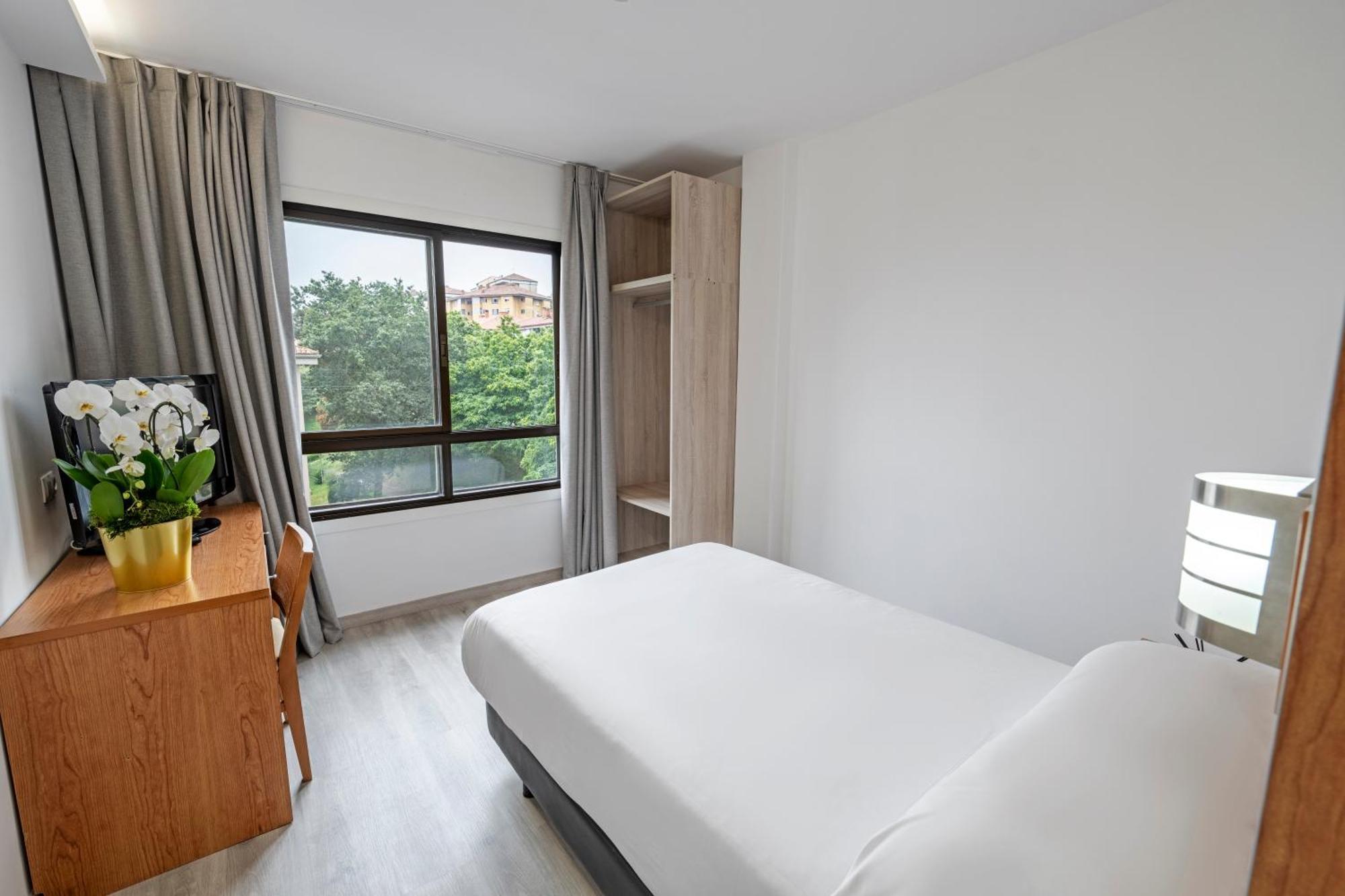 1 Single Bed